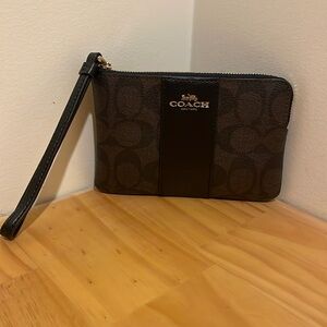 COACH SIGNATURE PVC LEATHER CORNER ZIP WRISTLET
